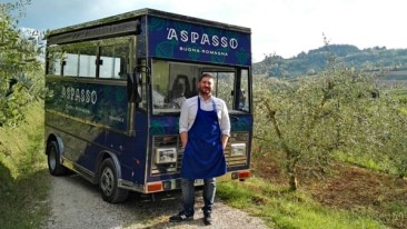 Simone smette di fare l’architetto per allestire un food truck di passatelli