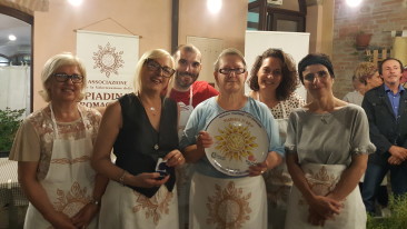 Una serata romagnola tra maiali, piadine d’oro e monumenti